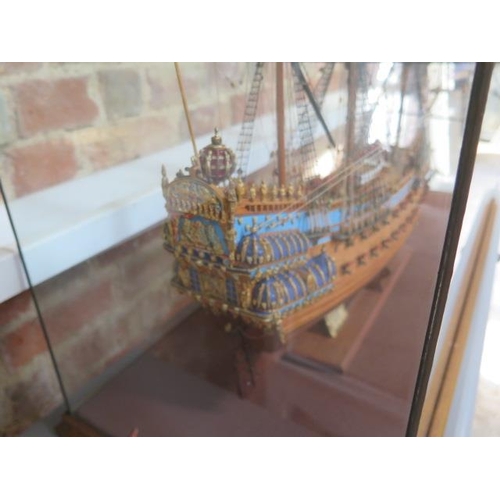 339 - A wooden hand built model of the three mast sailing ship Wasa 1628 under a perspex show case, show c... 