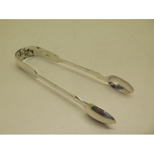 416 - A pair of fiddle pattern sugar tongs, 14.5cm long, London 1815 WB William Bateman, approx 1.6 troy o... 