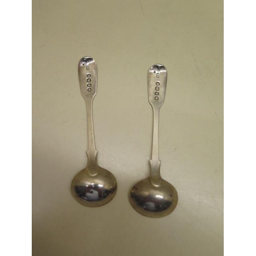 416 - A pair of fiddle pattern sugar tongs, 14.5cm long, London 1815 WB William Bateman, approx 1.6 troy o... 