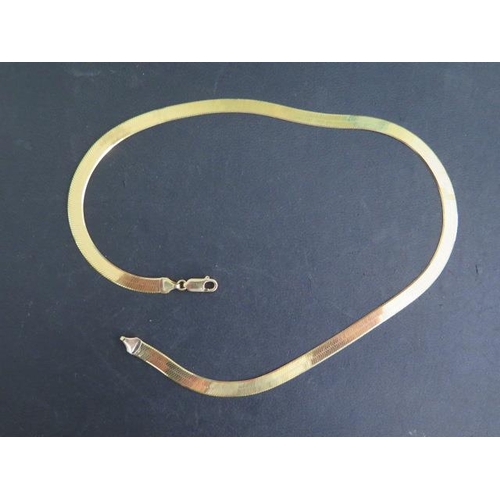 464 - A 750 18ct yellow and white gold necklace 45cm long, approx 18.4 grams, clasp good