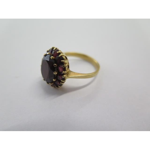 467 - An 18ct yellow gold garnet ring, size M, approx 5.3 grams, generally good