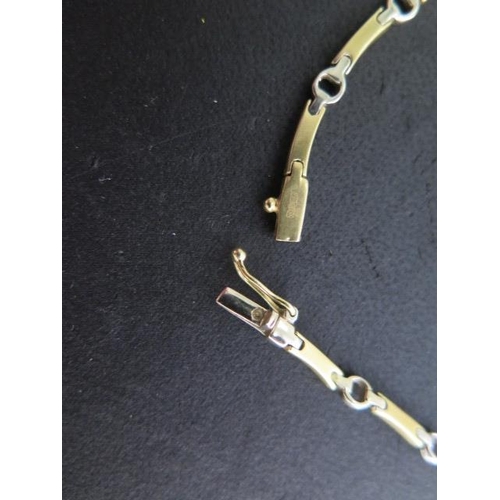 501 - A hallmarked 18ct yellow and whit gold necklace, 42cm long, approx 19.5 grams, clasp good