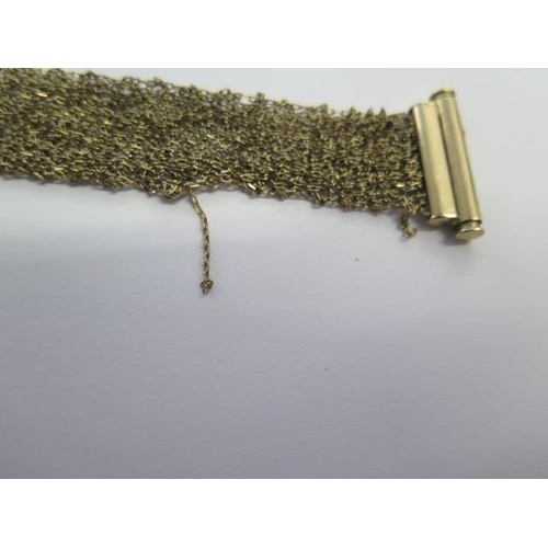 506 - A gilt metal mesh link bracelet, 19cm long, surface tests to approx 9ct, approx 17 grams, some chain... 