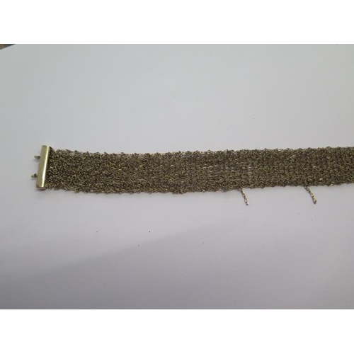 506 - A gilt metal mesh link bracelet, 19cm long, surface tests to approx 9ct, approx 17 grams, some chain... 