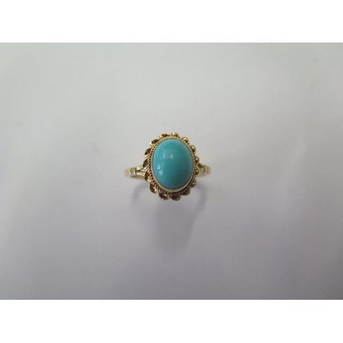 527 - A 9ct hallmarked yellow gold turquoise ring, size O/P, approx 2.7 grams, in good condition