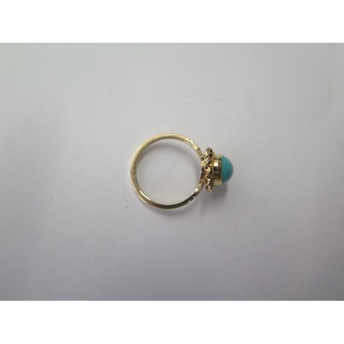 527 - A 9ct hallmarked yellow gold turquoise ring, size O/P, approx 2.7 grams, in good condition