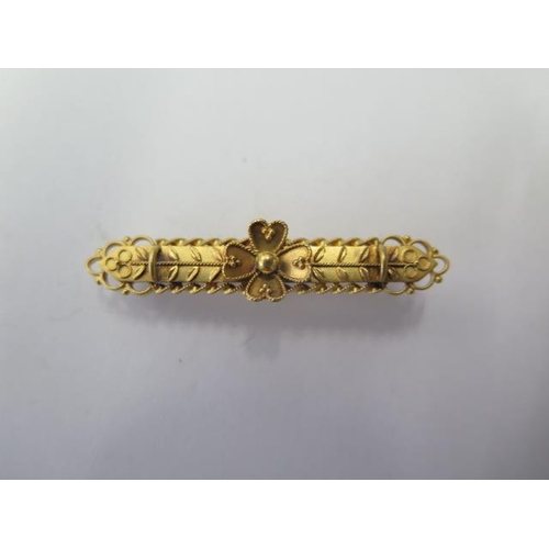 531 - A 15ct yellow gold bar brooch,4cm long, approx 3 grams, in good condition, missing safety chain