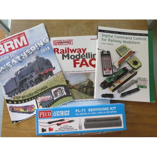 740 - Two Hornby boxed 00 gauge locos, 2 Mainline 00 gauge boxed locos, 2 boxed Bachmann Branch line tank ... 