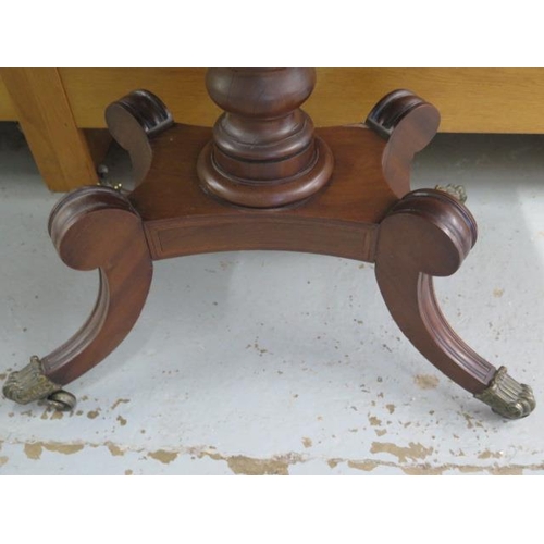 83 - A Regency crossbanded mahogany fold over tea table on a quatrefoil scroll base, 73cm tall