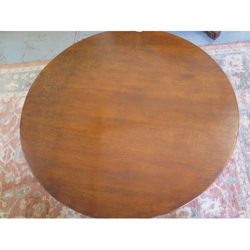 86 - A Georgian mahogany tilt top side table on a turned column and tripod base, 70cm tall x 89cm diamete... 