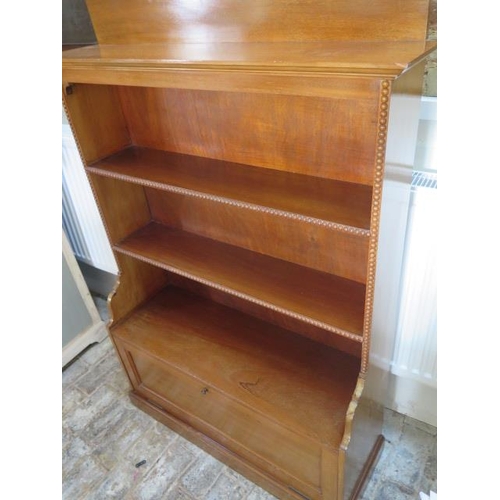 61 - A mahogany bookcase with cupboard below, 137cm tall x 93cm x 30cm base