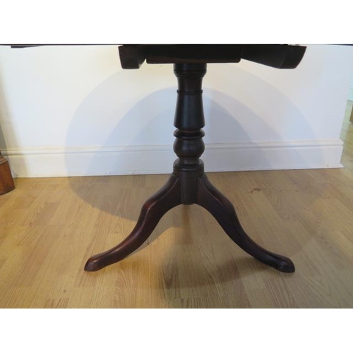 72 - A Georgian mahogany tilt top table on a tripod base, 71cm tall x 98xm diameter