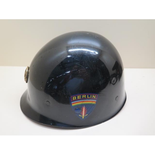 807 - USA M1 helmet used in Berlin by US Army