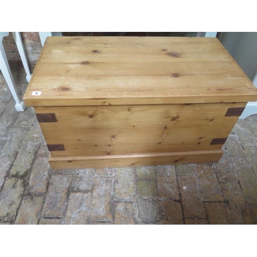 9 - A Victorian style pine storage / toy chest, 49cm tall x 91cm x 49cm