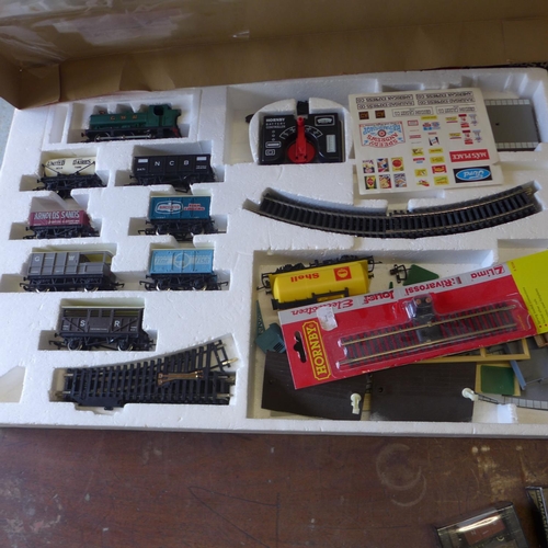 241 - A collection of N gauge and 00 gauge railway including a Hornby GWR Freight set