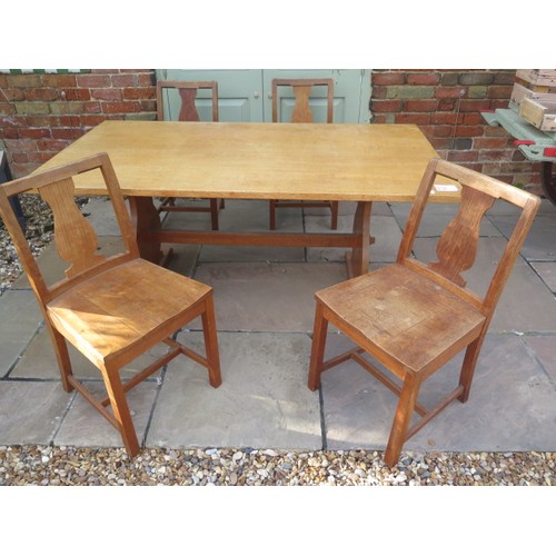 33 - An oak dining table and 4 chairs, 160cm long x 91cm wide x 70cm high