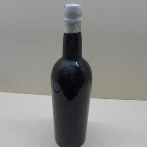 248 - A bottle of Sandeman Vintage 1960 Port bottled in 1962 - seal appears intact