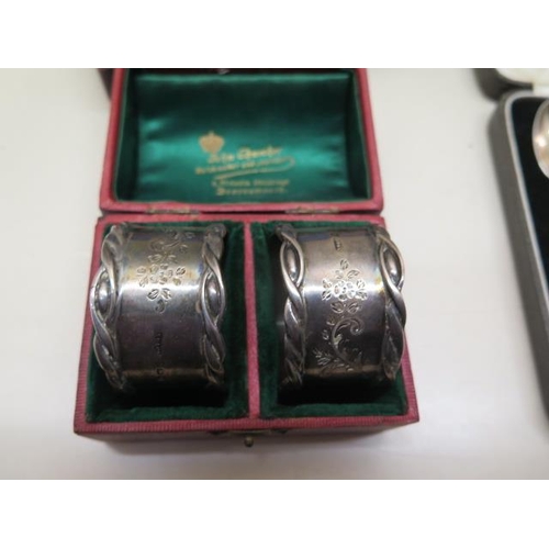 506 - Two boxed sets of silver tea and coffee spoons, a silver child's spoon, a pair of silver napkin ring... 