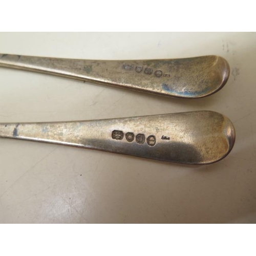 508 - A pair of Georgian silver table spoons, a silver pusher and three other spoons - total weight approx... 