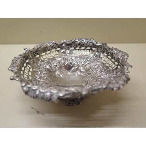 509 - Two silver footed dishes, a pair of silver salts, a silver pepper and a silver serviette ring - tota... 