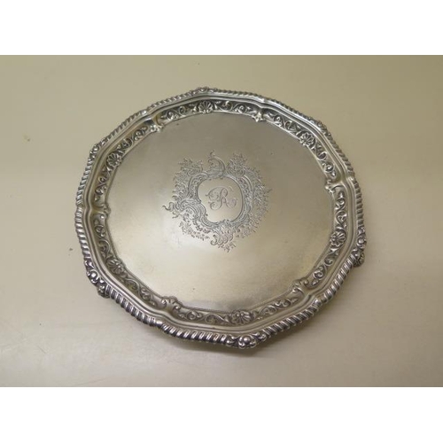 513 - An engraved silver salver - Diameter 20cm - London 1910/1911 GJDF - approx weight 13.4 troy oz