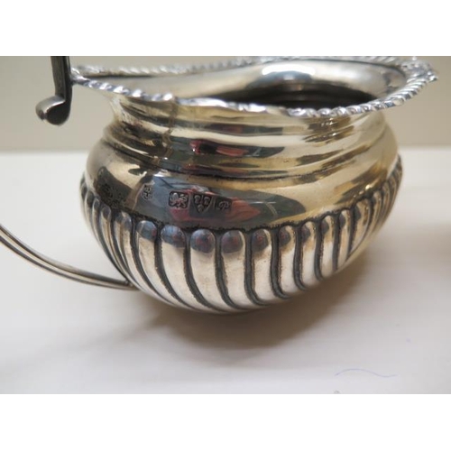 514 - A silver milk jug and sugar bowl Chester 1915/16 GNRH no engraving - approx weight 13.6 troy oz