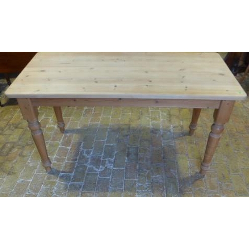 10 - A Victorian style scrub top pine kitchen table - Height 77cm x 152cm x 77cm