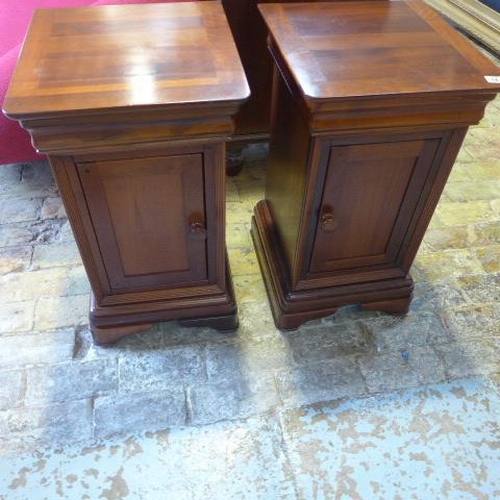 14 - A pair of Willis and Gambier mahogany bedside cupboards - Height 71cm x 40cm x 41cm