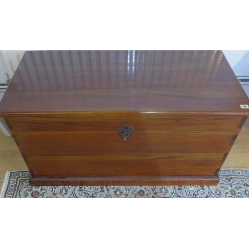 18 - A Victorian style mahogany storage chest - Height 50cm x 100cm x 50cm