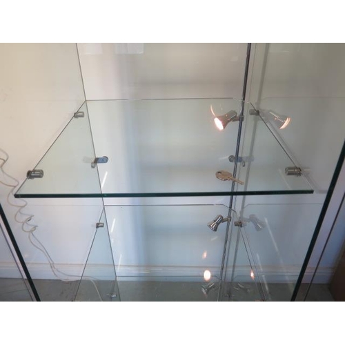 2 - A good quality shop display/jewellery cabinet with four internal shelves and two lockable doors with... 