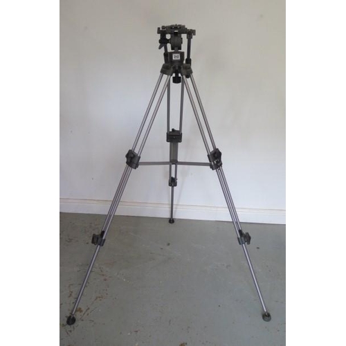 212 - A Ravelli Professional aluminium video camera tripod stand - Height 143cm