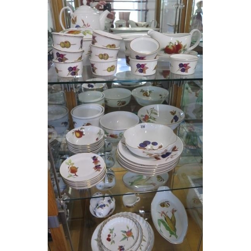 230 - An Evesham Worcester part dinner service six setting - approx 50 pieces - all generally good, some w... 