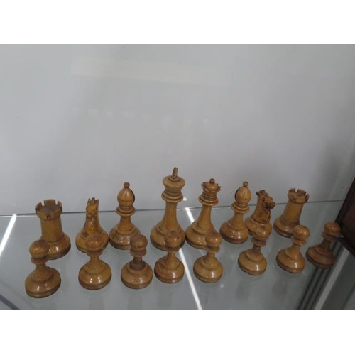 241 - A good early 1900 boxwood Staunton pattern chess set with mahogany box inscribed 1904 on inside lid ... 