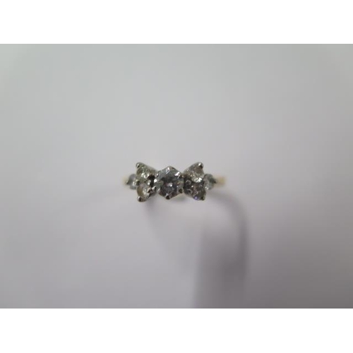 430 - A hallmarked 18ct yellow gold 7 stone diamond ring - the central diamond approx 0.25ct - ring size O... 