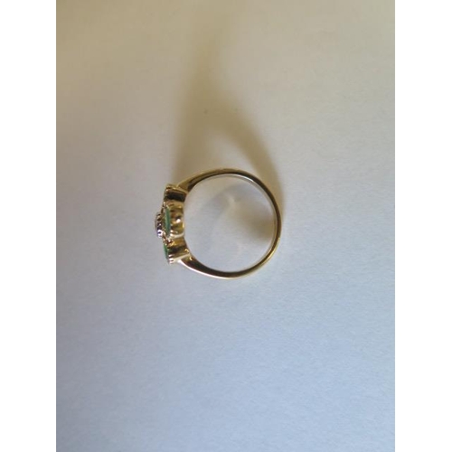 460 - A 9ct yellow gold Georgian style emerald and diamond ring - head size approx 15mm x 15mm - ring size... 