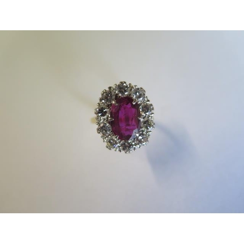 462 - A vintage 18ct yellow gold ruby and diamond ring - ruby approx 2.5 carats, surrounded by approx 1.25... 