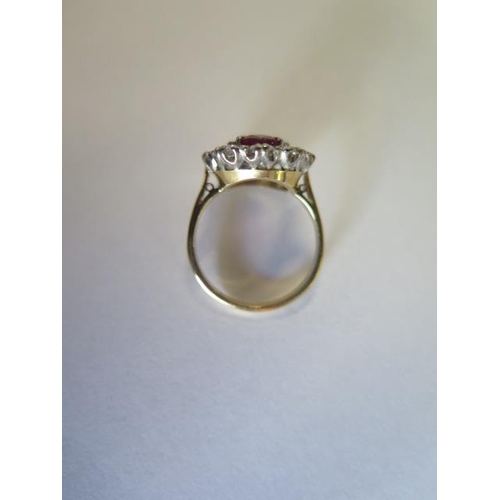 462 - A vintage 18ct yellow gold ruby and diamond ring - ruby approx 2.5 carats, surrounded by approx 1.25... 