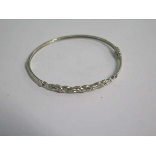 467 - A 9ct white gold and diamond ladies hinged bangle set with 13 small round brilliant cut diamonds - w... 