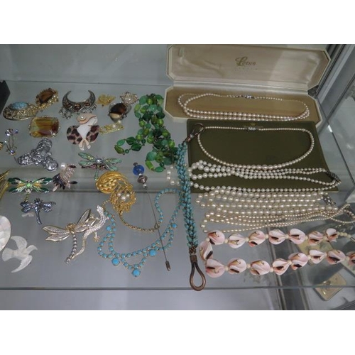 545 - A collection of vintage costume jewellery including brooches, bracelets, necklaces