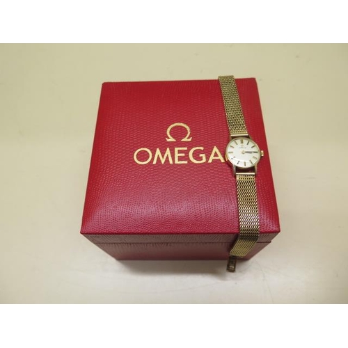 553 - An Omega 9ct yellow gold manual wind ladies bracelet wristwatch - 19mm case - total weight approx 21... 