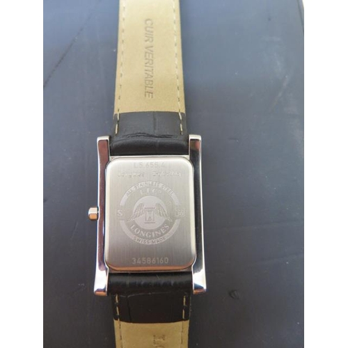 556 - A Longines Dolce Vita quartz wristwatch L.S.655.4 - on a leather strap, running with box and instruc... 