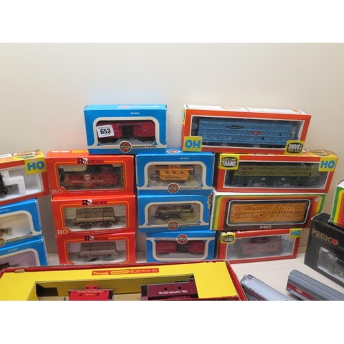 653 - A collection of OO gauge rolling stock and locos including Airfix Tri-ang life like trains - most bo... 