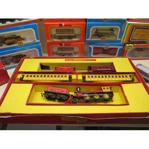 653 - A collection of OO gauge rolling stock and locos including Airfix Tri-ang life like trains - most bo... 