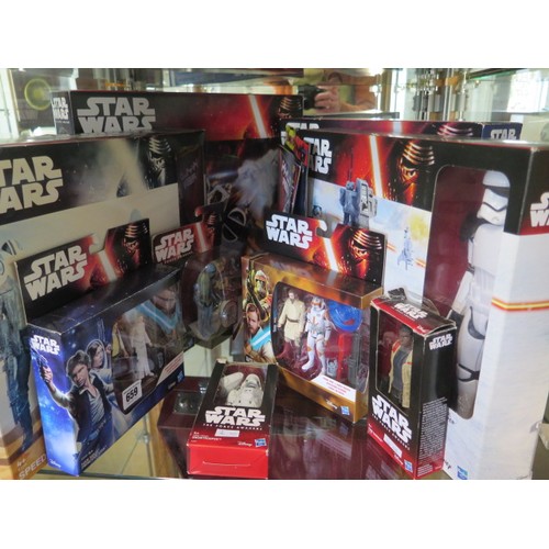 659 - Star Wars - Nine boxed sets/figures and two Lego magazines