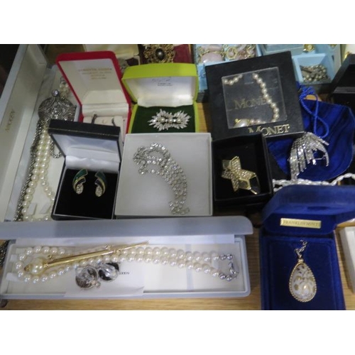 147 - A good selection of mainly costume jewellery with two jewellery boxes