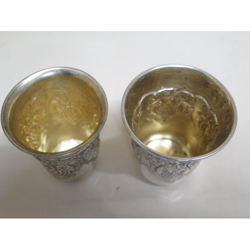 179 - A pair of graduating 925 silver grape pattern embossed stirrup cups - Largest 8cm tall - total appro... 