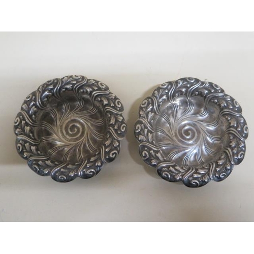 180 - A pair of Gorham sterling 925 silver embossed dishes - Diameter 11cm - no 775 - approx weight 4.1 tr... 