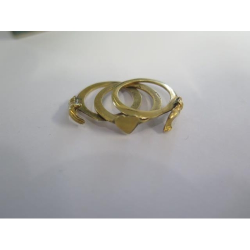 20 - An unusual yellow gold three section folding heart and hand ring size I/J - approx weight 5.6 grams ... 