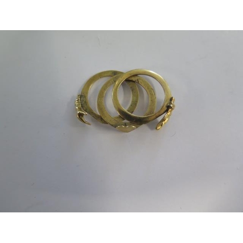 20 - An unusual yellow gold three section folding heart and hand ring size I/J - approx weight 5.6 grams ... 