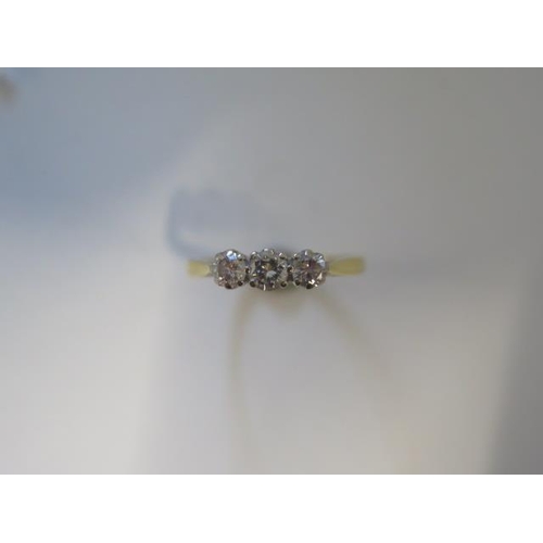 33 - A hallmarked 18ct gold 3 stone diamond ring - approx total diamond weight 0.50ct - ring size N - app... 